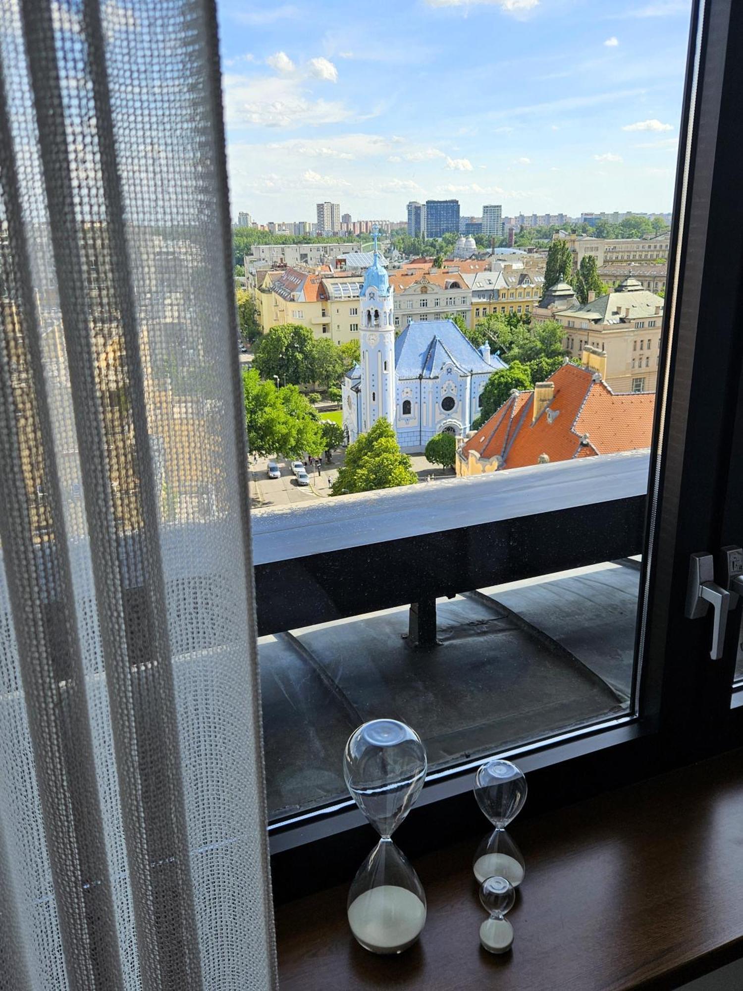Panorama View Design Apt In Old Town - Free Parking Bratislava Extérieur photo