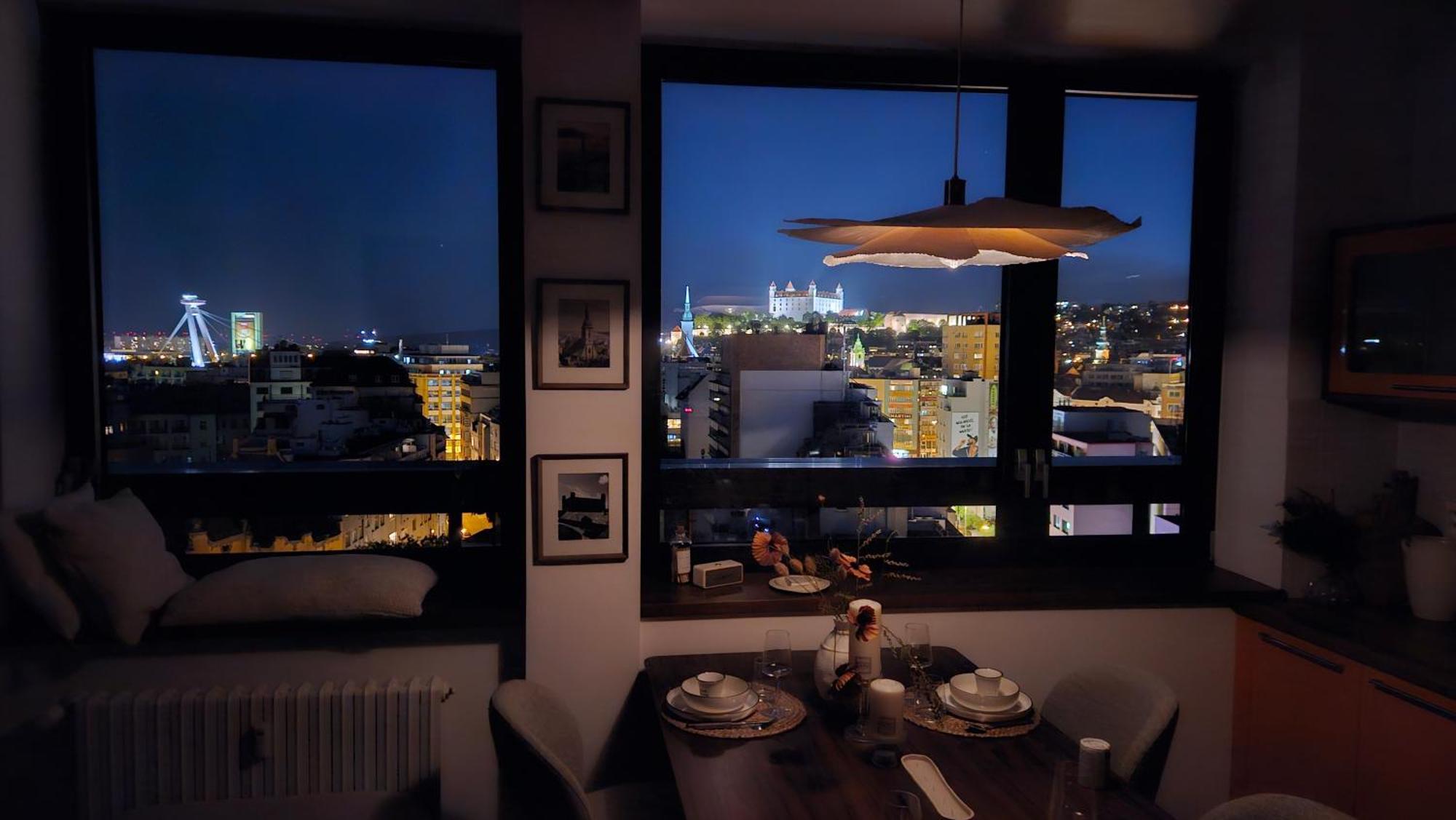 Panorama View Design Apt In Old Town - Free Parking Bratislava Extérieur photo